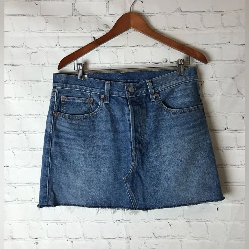 Levi’s Premium Frayed Button-fly Jean Mini Skirt Size 30